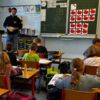 „Mein Lieblingsplatz“ – Kinder der Volksschule Klam gestalten Holzscheiben