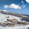 Skifahren mit Yoga verbinden im Tratterhof Mountain Sky Hotel in Meransen