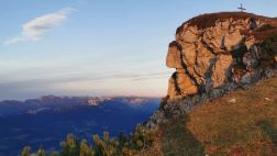 Hoher Kalmberg: Rundwanderung mit Gipfel und Hüttentipp für den Herbst